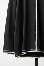Load image into Gallery viewer, OBLADI RAGLAN LONG-SLEEVE T-SHIRT WIDTH BEIGE OVERLOCK STITCHING (BLACK)
