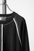Load image into Gallery viewer, OBLADI RAGLAN LONG-SLEEVE T-SHIRT WIDTH BEIGE OVERLOCK STITCHING (BLACK)