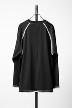 Load image into Gallery viewer, OBLADI RAGLAN LONG-SLEEVE T-SHIRT WIDTH BEIGE OVERLOCK STITCHING (BLACK)