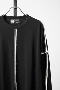 Load image into Gallery viewer, OBLADI DROP SHOULDER LONG SLEEVE T-SHIRT WIDTH BEIGE OVERLOCK STITCHING (BLACK)