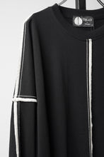Load image into Gallery viewer, OBLADI DROP SHOULDER LONG SLEEVE T-SHIRT WIDTH BEIGE OVERLOCK STITCHING (BLACK)