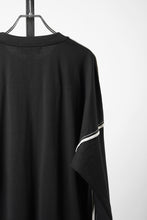 Load image into Gallery viewer, OBLADI DROP SHOULDER LONG SLEEVE T-SHIRT WIDTH BEIGE OVERLOCK STITCHING (BLACK)