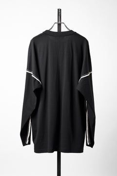 Load image into Gallery viewer, OBLADI DROP SHOULDER LONG SLEEVE T-SHIRT WIDTH BEIGE OVERLOCK STITCHING (BLACK)