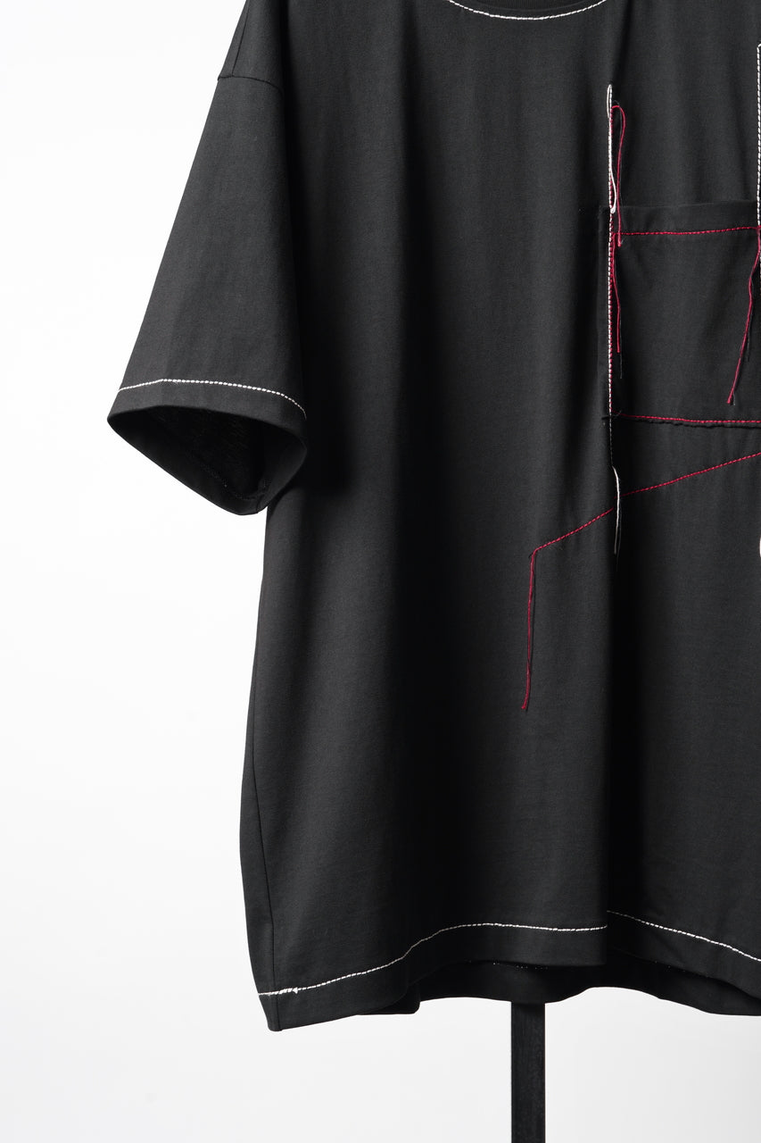 画像をギャラリービューアに読み込む, OBLADI RED AND BEIGE STITCHES POCKET ON BLACK T-SHIRT (BLACK)