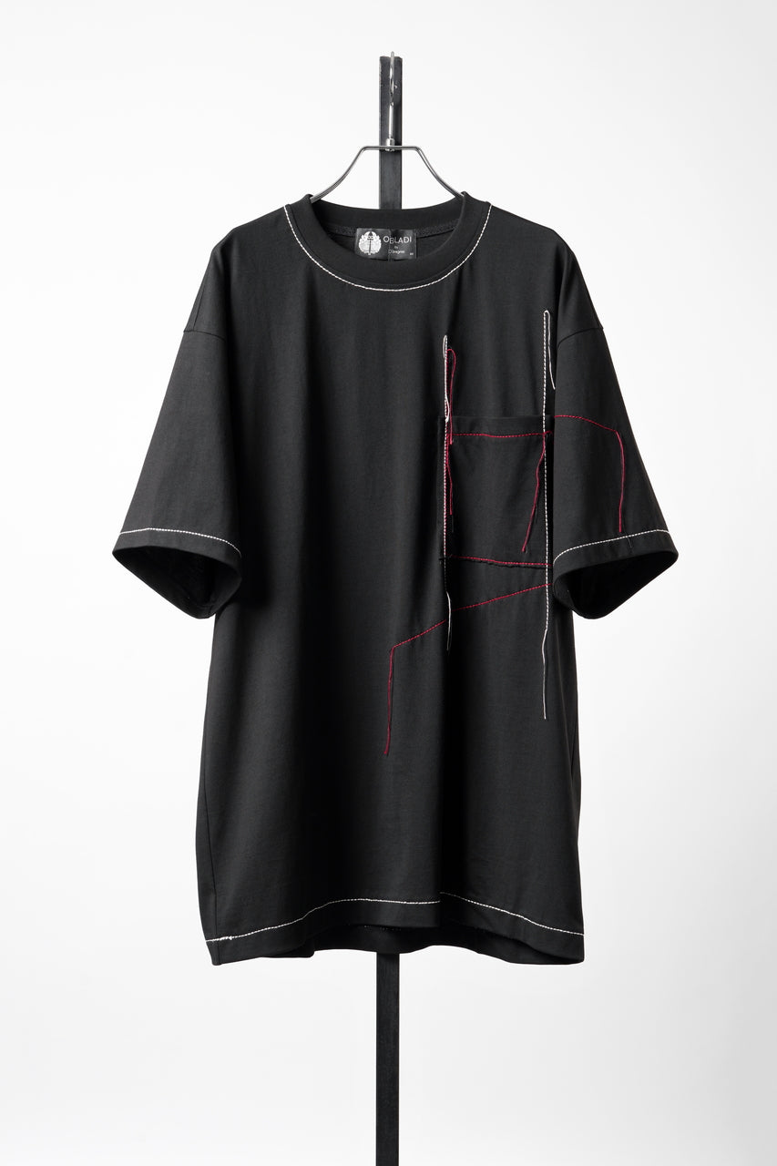 画像をギャラリービューアに読み込む, OBLADI RED AND BEIGE STITCHES POCKET ON BLACK T-SHIRT (BLACK)