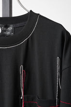 画像をギャラリービューアに読み込む, OBLADI RED AND BEIGE STITCHES POCKET ON BLACK T-SHIRT (BLACK)