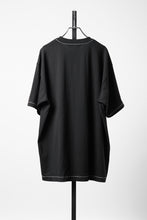 画像をギャラリービューアに読み込む, OBLADI RED AND BEIGE STITCHES POCKET ON BLACK T-SHIRT (BLACK)