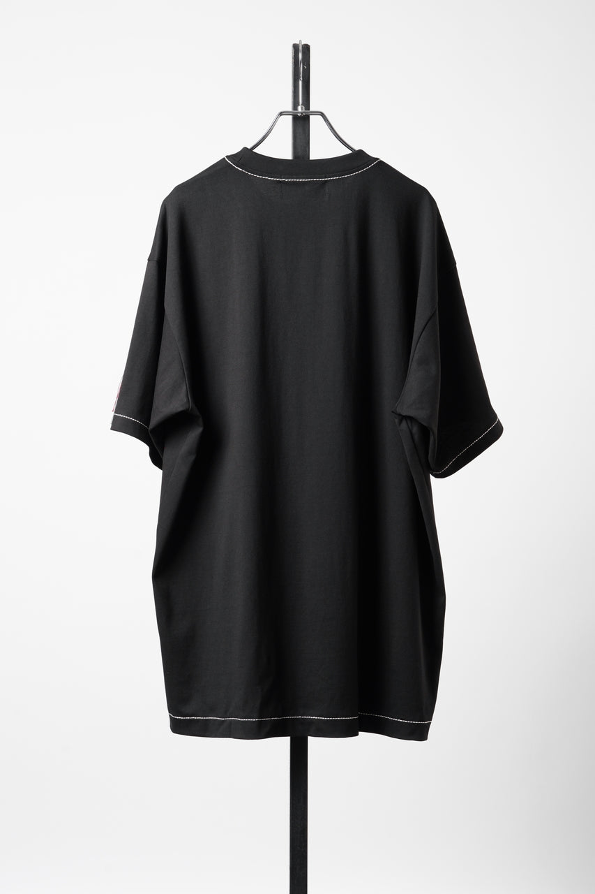 画像をギャラリービューアに読み込む, OBLADI RED AND BEIGE STITCHES POCKET ON BLACK T-SHIRT (BLACK)