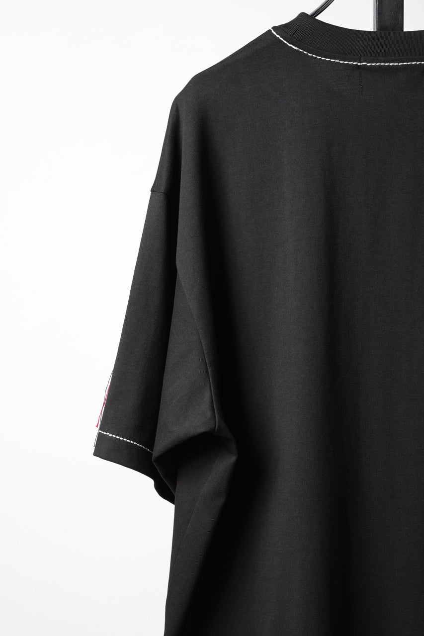 画像をギャラリービューアに読み込む, OBLADI RED AND BEIGE STITCHES POCKET ON BLACK T-SHIRT (BLACK)