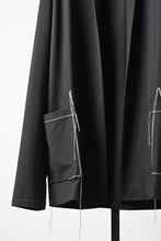 画像をギャラリービューアに読み込む, OBLADI CARDIGAN WITH BEIGE STITCHED POCKET (BLACK)