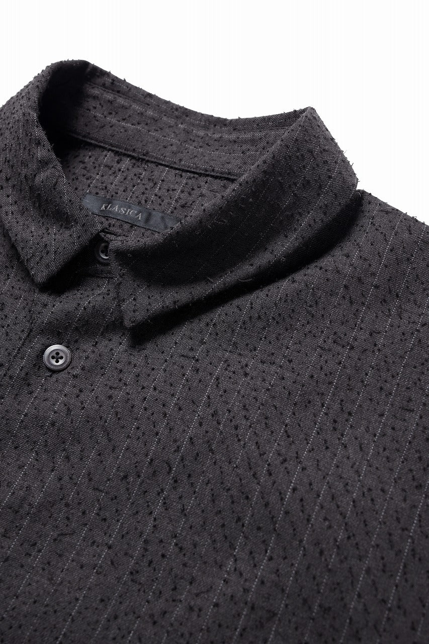KLASICA EXTRA WIDE OUTER SHIRTS / FORK NEEDLE PUNCH SUPER 100's PENCIL STRIPE (IRON BROWN STRIPES)