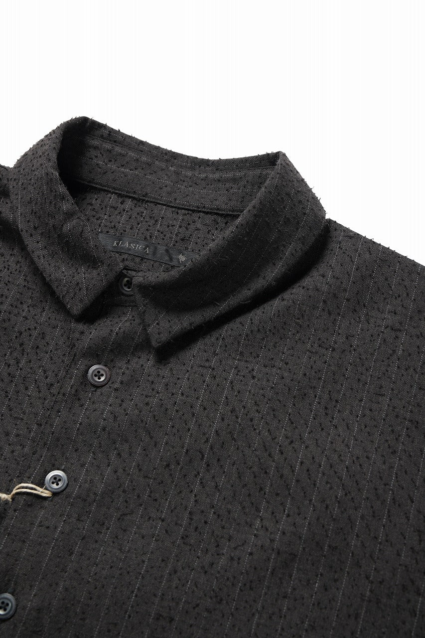 KLASICA EXTRA WIDE OUTER SHIRTS / FORK NEEDLE PUNCH SUPER 100's PENCIL STRIPE (IRON BROWN STRIPES)