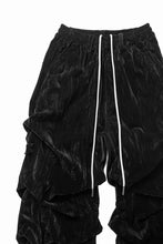 画像をギャラリービューアに読み込む, A.F ARTEFACT WASHER VELOR TUCK WIDE PANTS (BLACK)