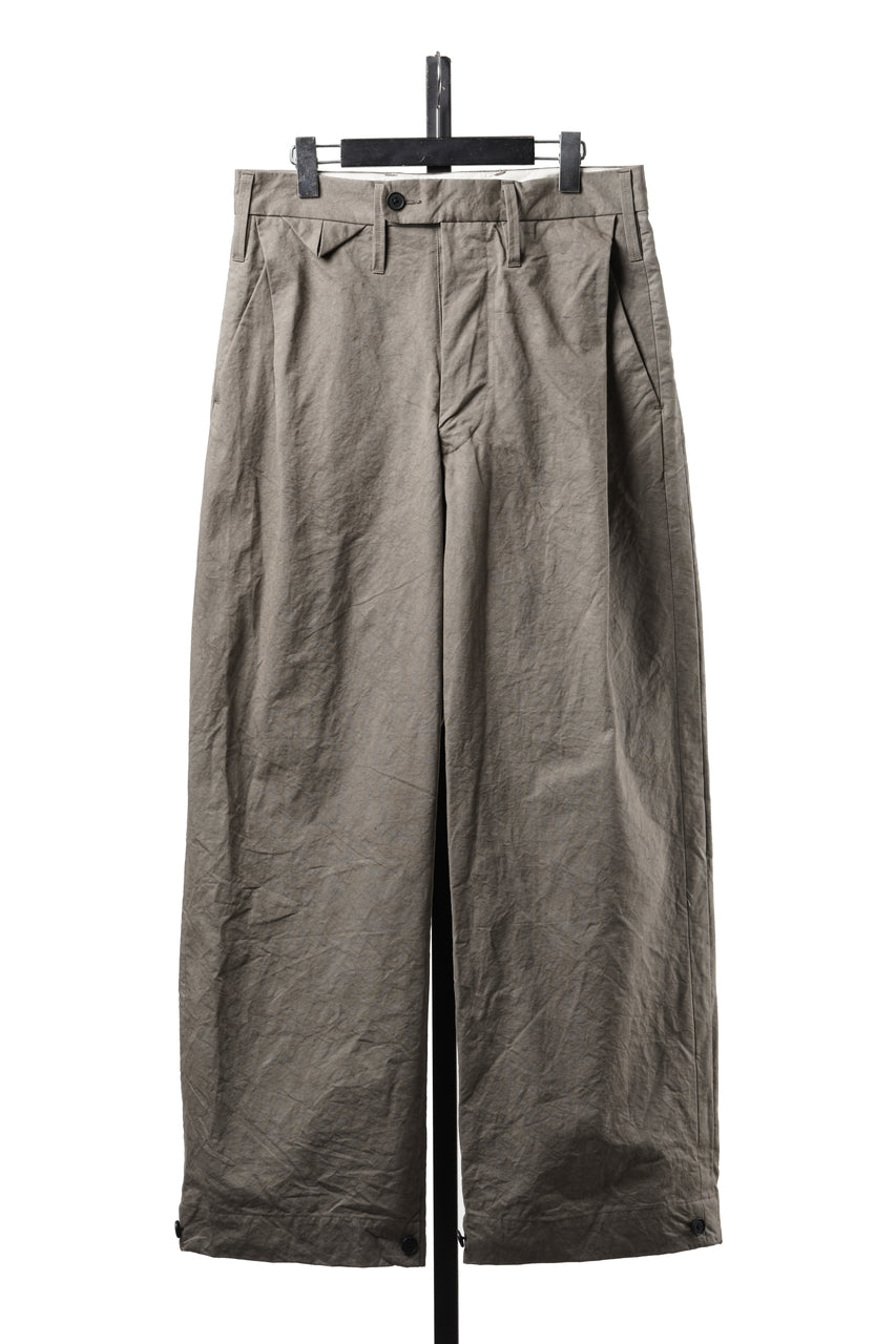Load image into Gallery viewer, KLASICA "LINDBERG Ⅱ-TW" SIDE TUCKED WIDE STRAIGHT TROUSERS / HAND DYED HIGH DENSITY TWILL (DUST)