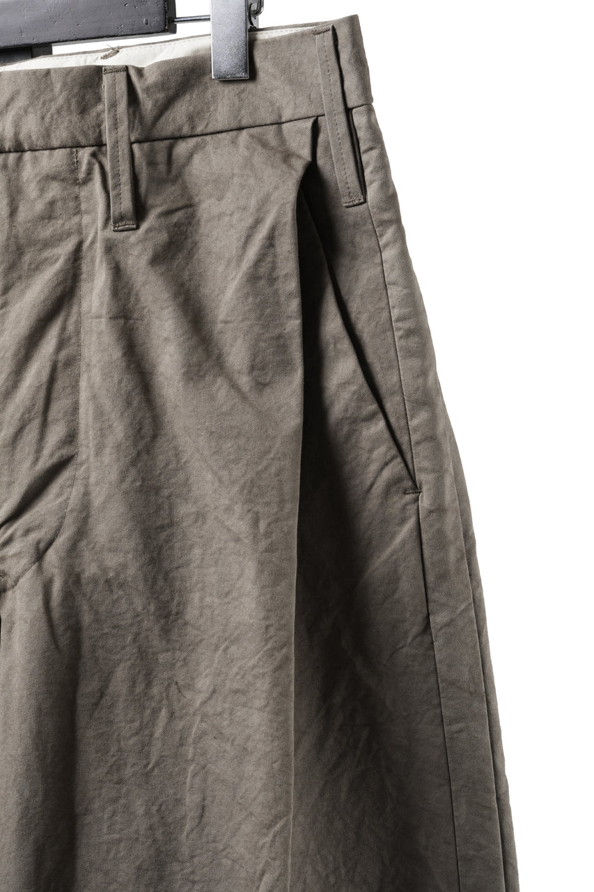 Load image into Gallery viewer, KLASICA "LINDBERG Ⅱ-TW" SIDE TUCKED WIDE STRAIGHT TROUSERS / HAND DYED HIGH DENSITY TWILL (DUST)