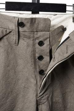Load image into Gallery viewer, KLASICA "LINDBERG Ⅱ-TW" SIDE TUCKED WIDE STRAIGHT TROUSERS / HAND DYED HIGH DENSITY TWILL (DUST)