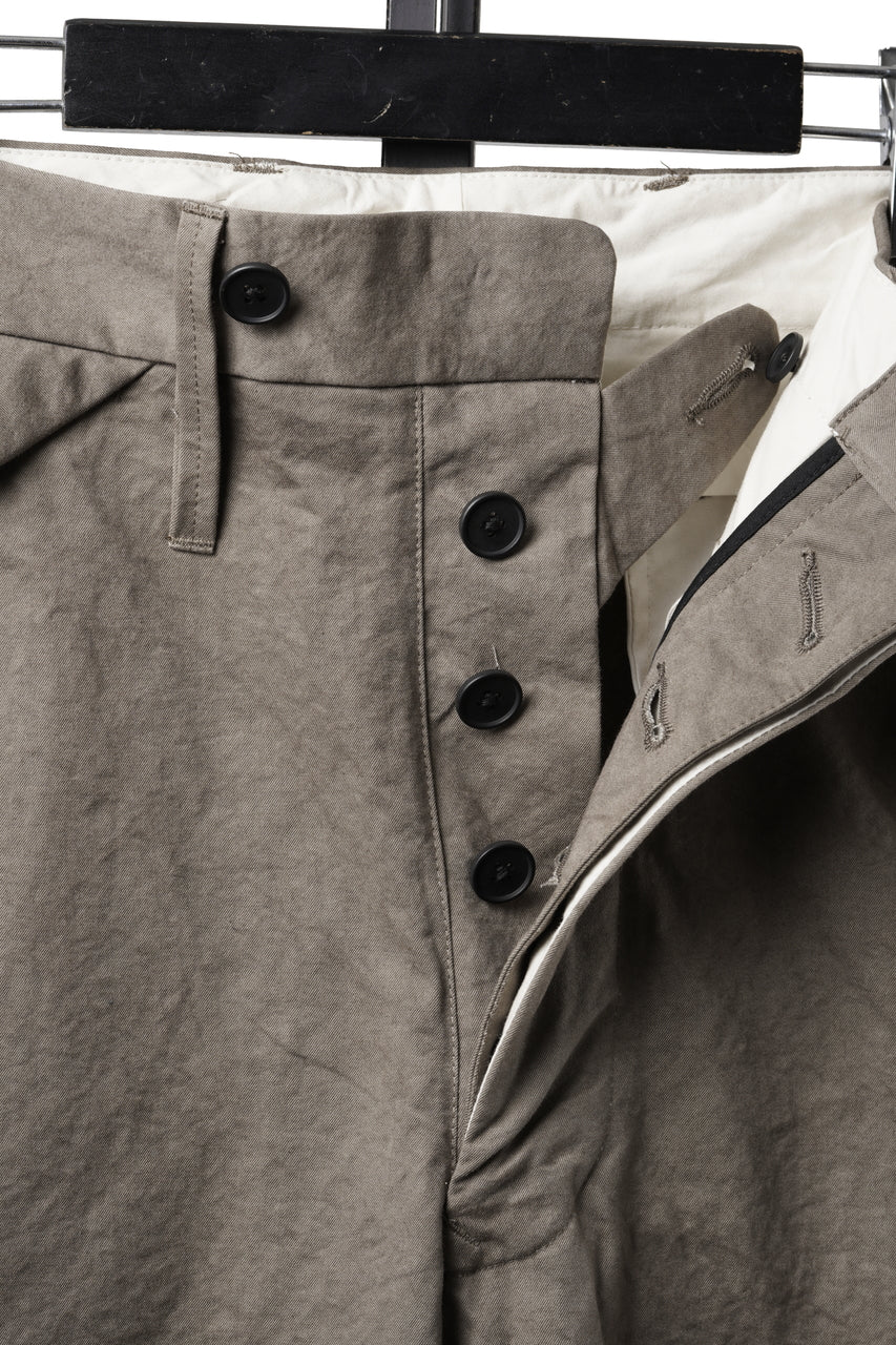 Load image into Gallery viewer, KLASICA "LINDBERG Ⅱ-TW" SIDE TUCKED WIDE STRAIGHT TROUSERS / HAND DYED HIGH DENSITY TWILL (DUST)