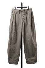Load image into Gallery viewer, KLASICA "LINDBERG Ⅱ-TW" SIDE TUCKED WIDE STRAIGHT TROUSERS / HAND DYED HIGH DENSITY TWILL (DUST)