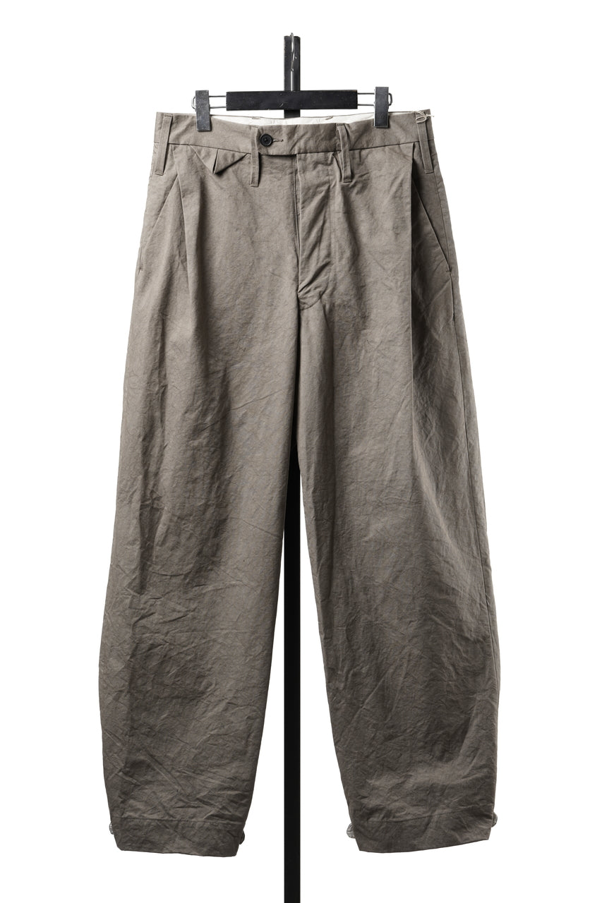 Load image into Gallery viewer, KLASICA "LINDBERG Ⅱ-TW" SIDE TUCKED WIDE STRAIGHT TROUSERS / HAND DYED HIGH DENSITY TWILL (DUST)