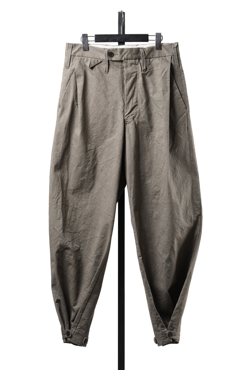 Load image into Gallery viewer, KLASICA "LINDBERG Ⅱ-TW" SIDE TUCKED WIDE STRAIGHT TROUSERS / HAND DYED HIGH DENSITY TWILL (DUST)