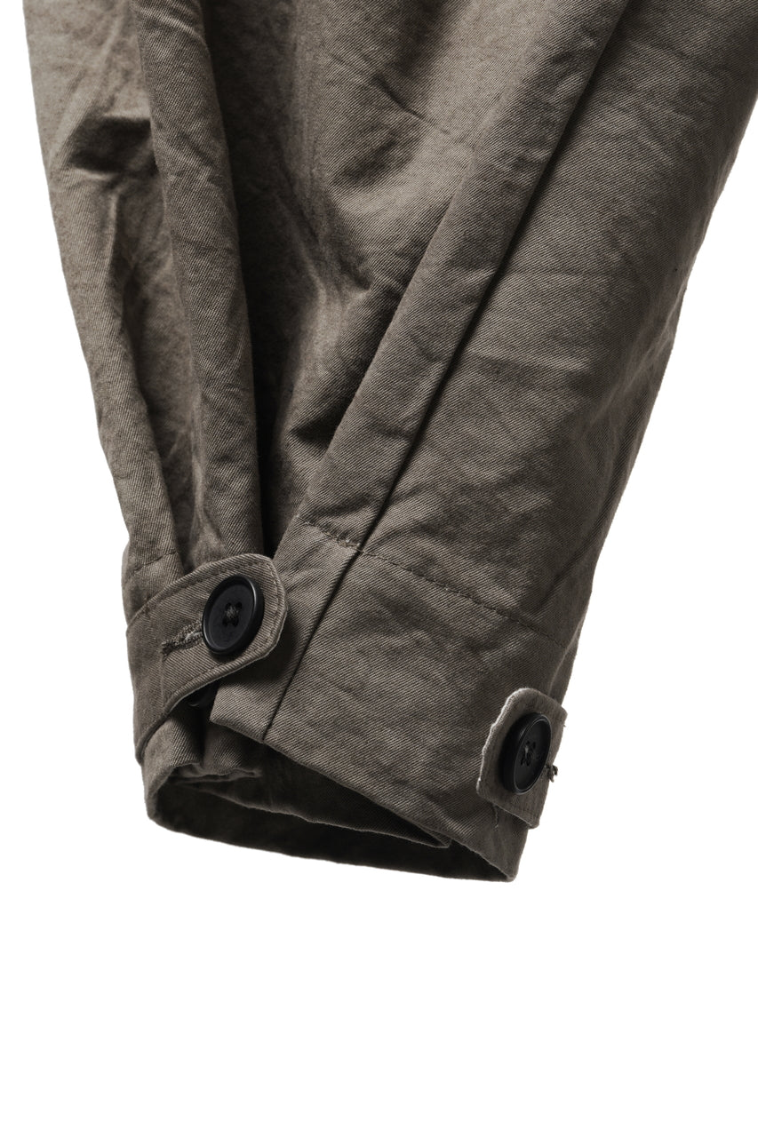 Load image into Gallery viewer, KLASICA "LINDBERG Ⅱ-TW" SIDE TUCKED WIDE STRAIGHT TROUSERS / HAND DYED HIGH DENSITY TWILL (DUST)