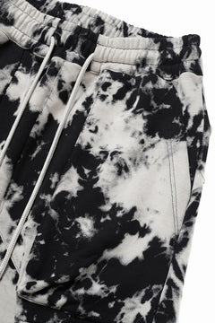 画像をギャラリービューアに読み込む, A.F ARTEFACT FLAP CARGO SAROUEL SKINNY / MOTTLED DYING (BLACK x IVORY)