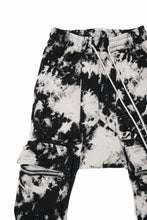 画像をギャラリービューアに読み込む, A.F ARTEFACT FLAP CARGO SAROUEL SKINNY / MOTTLED DYING (BLACK x IVORY)