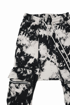 画像をギャラリービューアに読み込む, A.F ARTEFACT FLAP CARGO SAROUEL SKINNY / MOTTLED DYING (BLACK x IVORY)