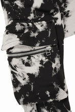 画像をギャラリービューアに読み込む, A.F ARTEFACT FLAP CARGO SAROUEL SKINNY / MOTTLED DYING (BLACK x IVORY)