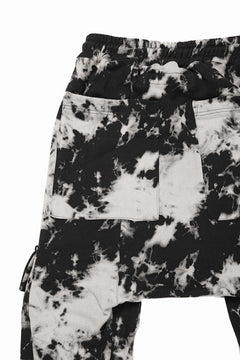 画像をギャラリービューアに読み込む, A.F ARTEFACT FLAP CARGO SAROUEL SKINNY / MOTTLED DYING (BLACK x IVORY)