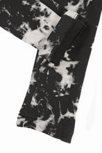 画像をギャラリービューアに読み込む, A.F ARTEFACT FLAP CARGO SAROUEL SKINNY / MOTTLED DYING (BLACK x IVORY)