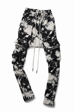 画像をギャラリービューアに読み込む, A.F ARTEFACT FLAP CARGO SAROUEL SKINNY / MOTTLED DYING (BLACK x IVORY)