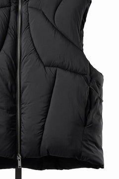 画像をギャラリービューアに読み込む, thom/krom OVERSIZED HIGH NECK VEST / WARM PUFFER (BLACK)