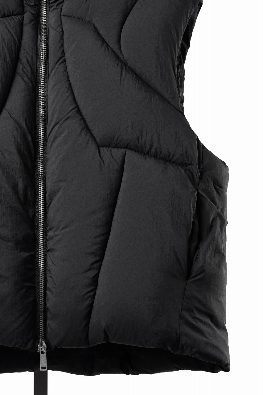 画像をギャラリービューアに読み込む, thom/krom OVERSIZED HIGH NECK VEST / WARM PUFFER (BLACK)