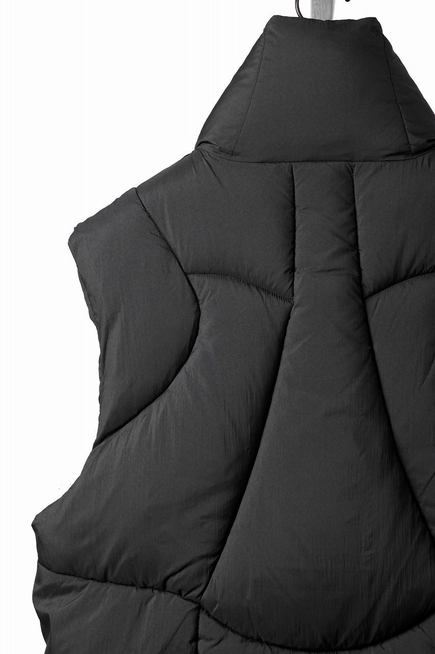 画像をギャラリービューアに読み込む, thom/krom OVERSIZED HIGH NECK VEST / WARM PUFFER (BLACK)