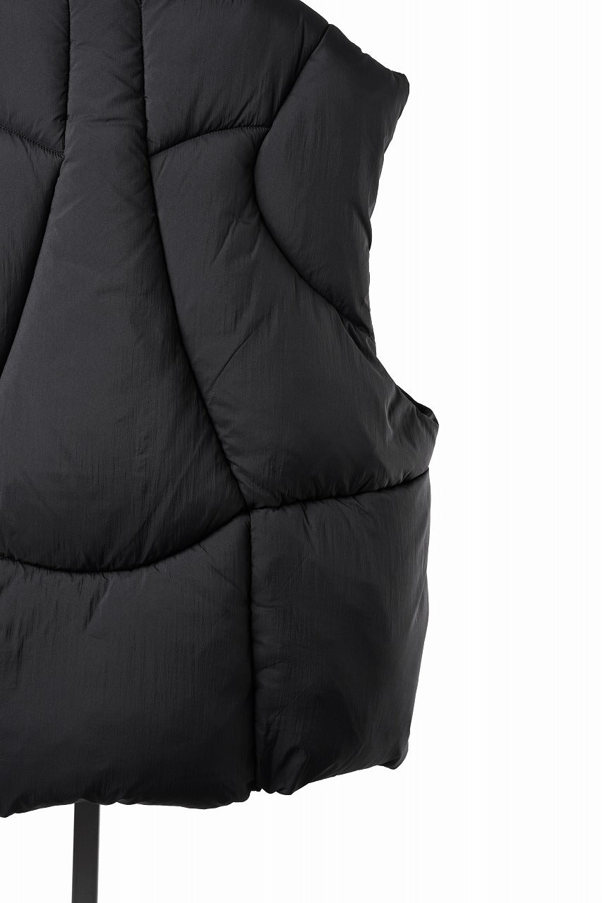 画像をギャラリービューアに読み込む, thom/krom OVERSIZED HIGH NECK VEST / WARM PUFFER (BLACK)
