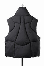 画像をギャラリービューアに読み込む, thom/krom OVERSIZED HIGH NECK VEST / WARM PUFFER (BLACK)