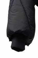 Load image into Gallery viewer, thom/krom HIGH NECK &amp; BIG HOODIE JACKET / WARM PUFFER (BLACK)
