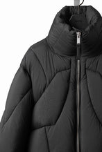 Load image into Gallery viewer, thom/krom OVERSIZED HIGH NECK JACKET / WARM PUFFER (BLACK)