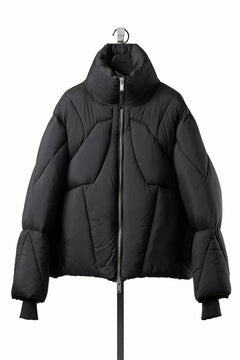 Load image into Gallery viewer, thom/krom OVERSIZED HIGH NECK JACKET / WARM PUFFER (BLACK)