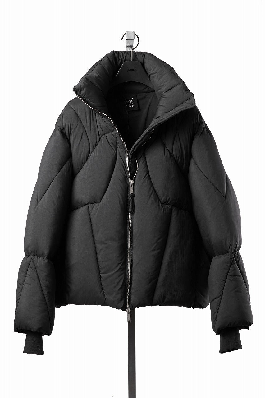 Load image into Gallery viewer, thom/krom OVERSIZED HIGH NECK JACKET / WARM PUFFER (BLACK)