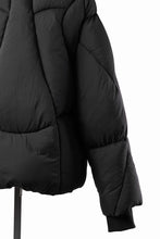 Load image into Gallery viewer, thom/krom OVERSIZED HIGH NECK JACKET / WARM PUFFER (BLACK)