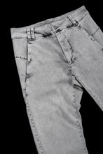 画像をギャラリービューアに読み込む, thom/krom SLIM FIT DENIM TROUSERS / ACID BLEECH - SCAR STITCH (LIGHT GREY)