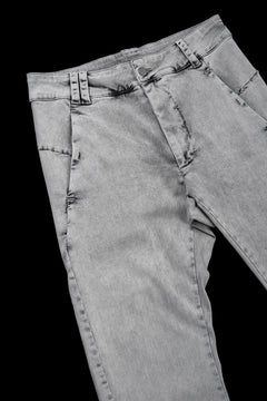 画像をギャラリービューアに読み込む, thom/krom SLIM FIT DENIM TROUSERS / ACID BLEECH - SCAR STITCH (LIGHT GREY)