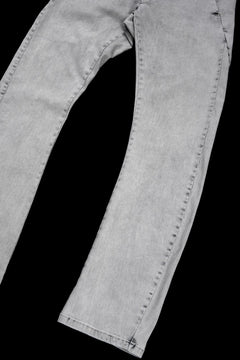 画像をギャラリービューアに読み込む, thom/krom SLIM FIT DENIM TROUSERS / ACID BLEECH - SCAR STITCH (LIGHT GREY)