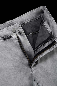 画像をギャラリービューアに読み込む, thom/krom SLIM FIT DENIM TROUSERS / ACID BLEECH - SCAR STITCH (LIGHT GREY)