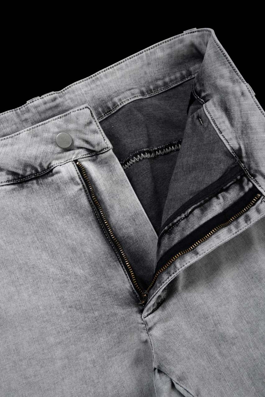 画像をギャラリービューアに読み込む, thom/krom SLIM FIT DENIM TROUSERS / ACID BLEECH - SCAR STITCH (LIGHT GREY)