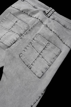 画像をギャラリービューアに読み込む, thom/krom SLIM FIT DENIM TROUSERS / ACID BLEECH - SCAR STITCH (LIGHT GREY)