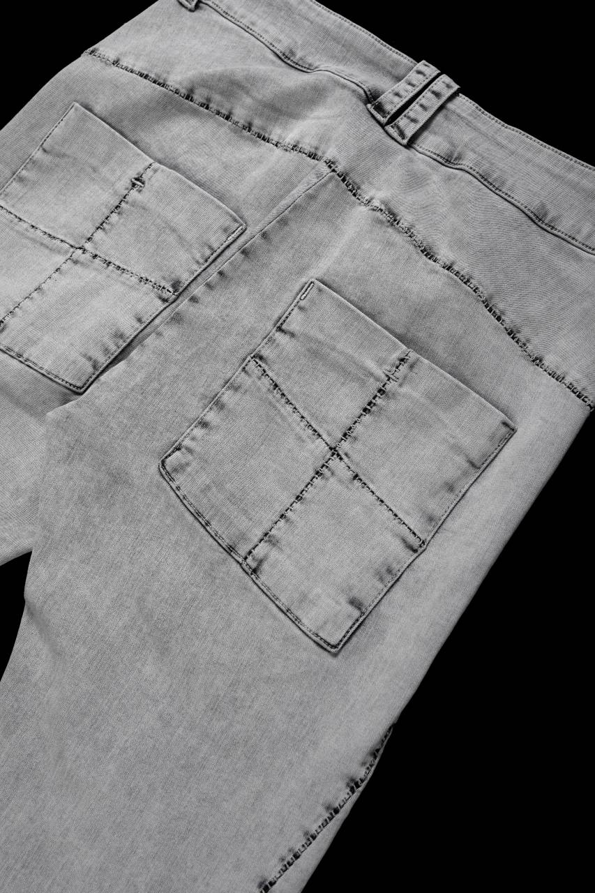 画像をギャラリービューアに読み込む, thom/krom SLIM FIT DENIM TROUSERS / ACID BLEECH - SCAR STITCH (LIGHT GREY)