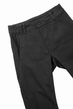 Load image into Gallery viewer, thom/krom SLIM FIT DENIM TROUSERS / SCAR STITCHED (BLACK)